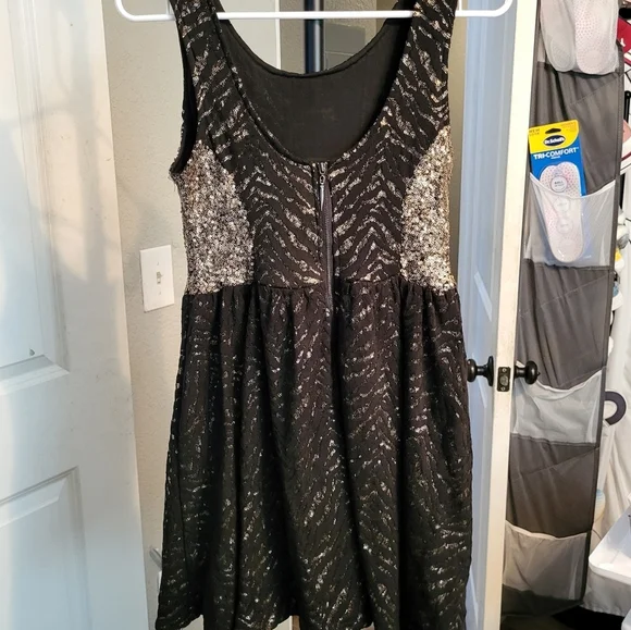 🩷 3/$15 Hunts No More Zebra Sequin Mini Dress, Medium, Like New - Picture 5 of 9
